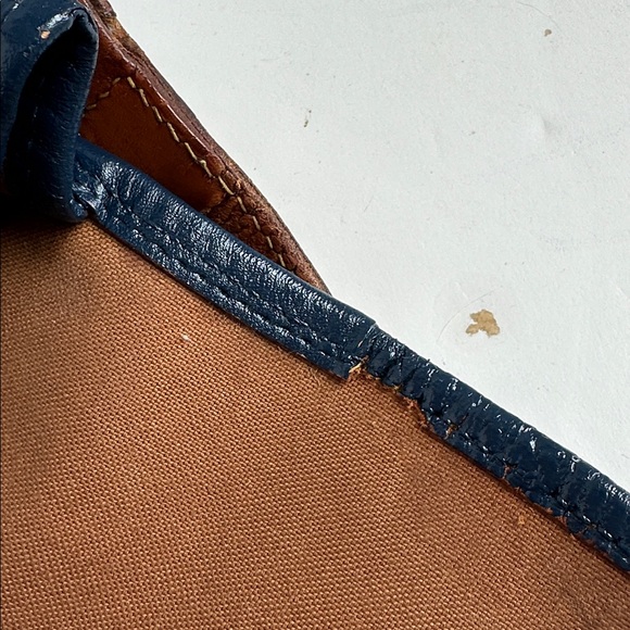 Louis Vuitton Monogram Messenger Bag
Date code FH 8912
14 x 12x 4” - Picture 14 of 16